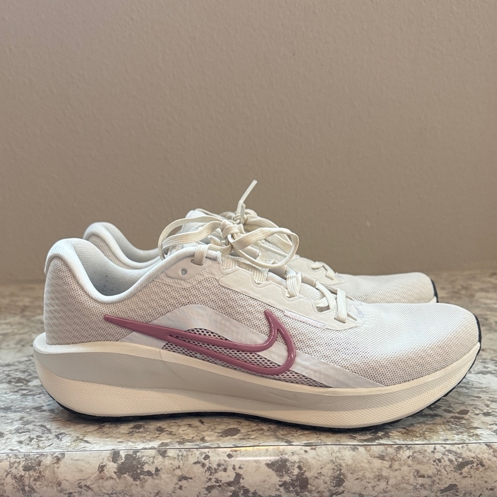 Nike Women's Cream and Pink Athletic Shoes